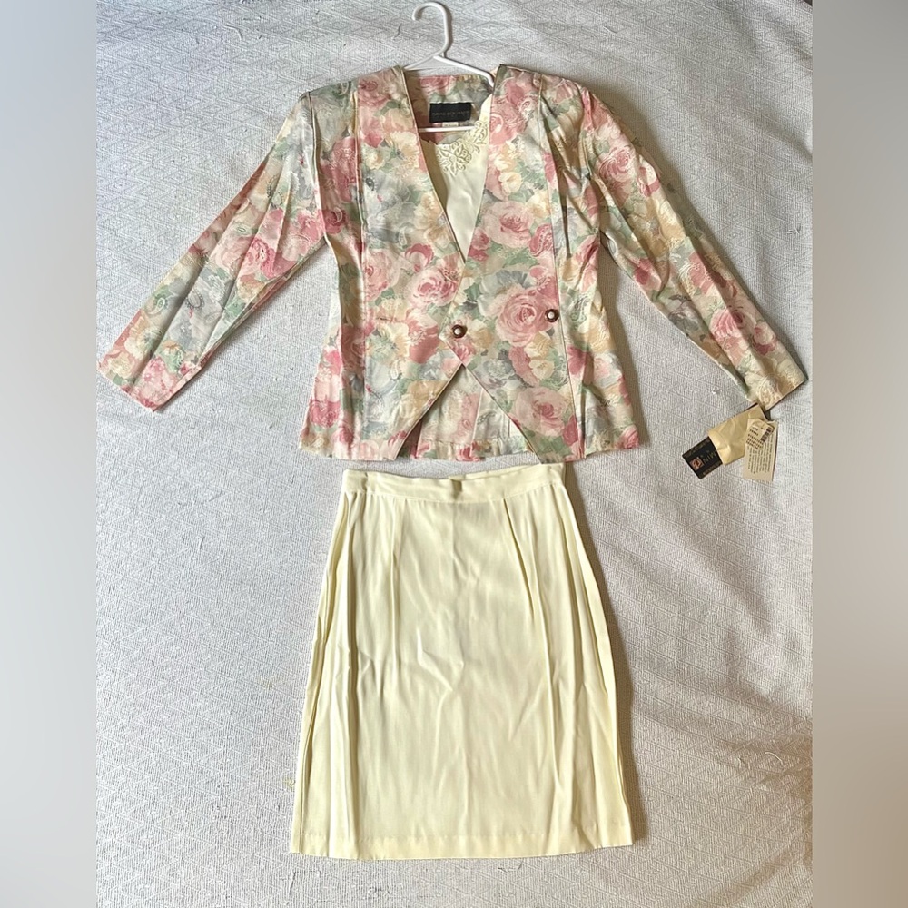 Floral Women's Jacket and Skirt Set From David Benjamin Collection NEW WITH TAGS